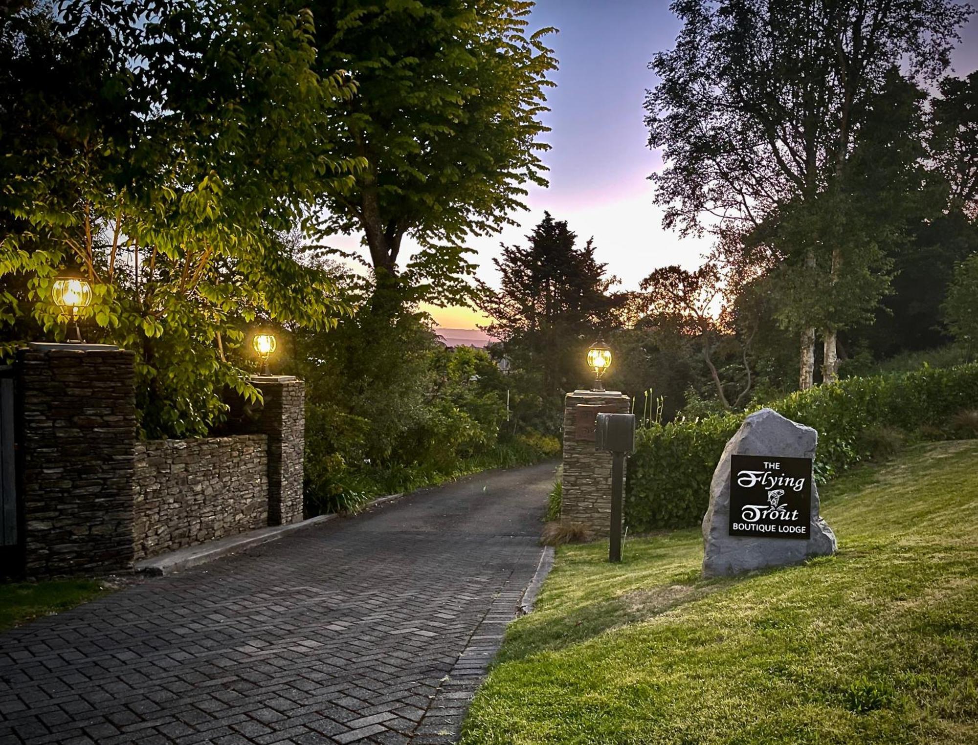The Flying Trout Boutique Lodge Taupo Exterior photo